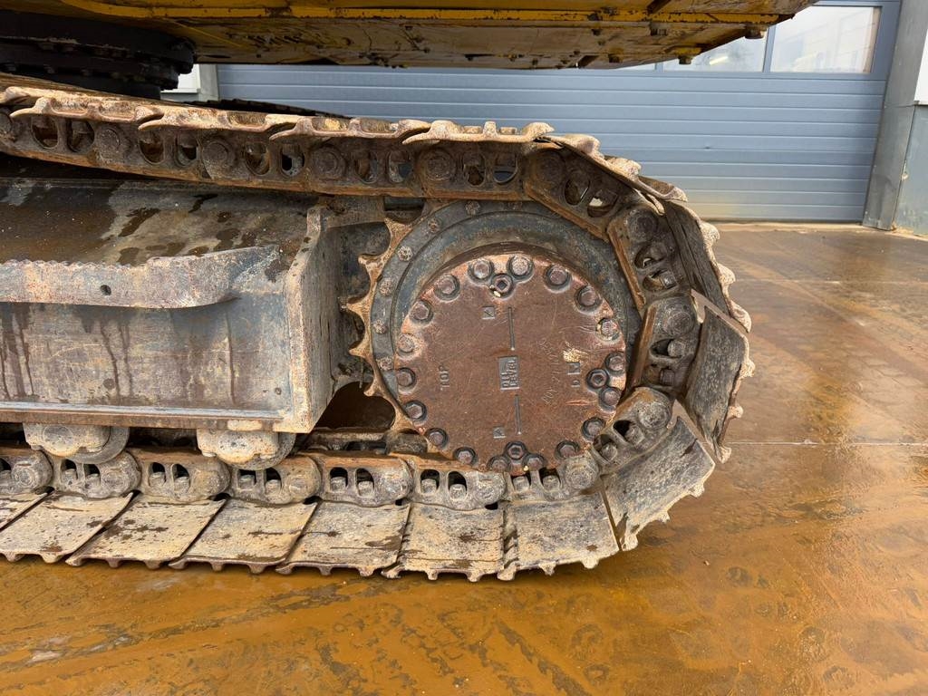 Komatsu HB215LC-1 HB