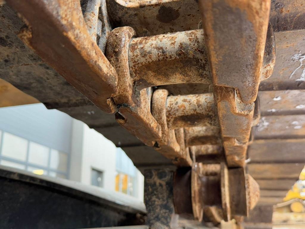 Komatsu HB215LC-1 HB