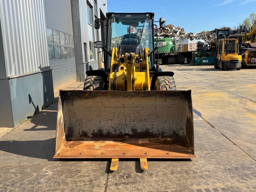 CAT 908M