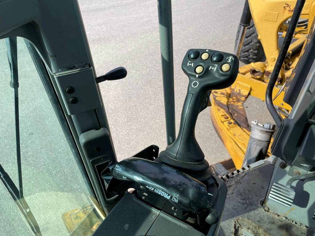 CAT 12M