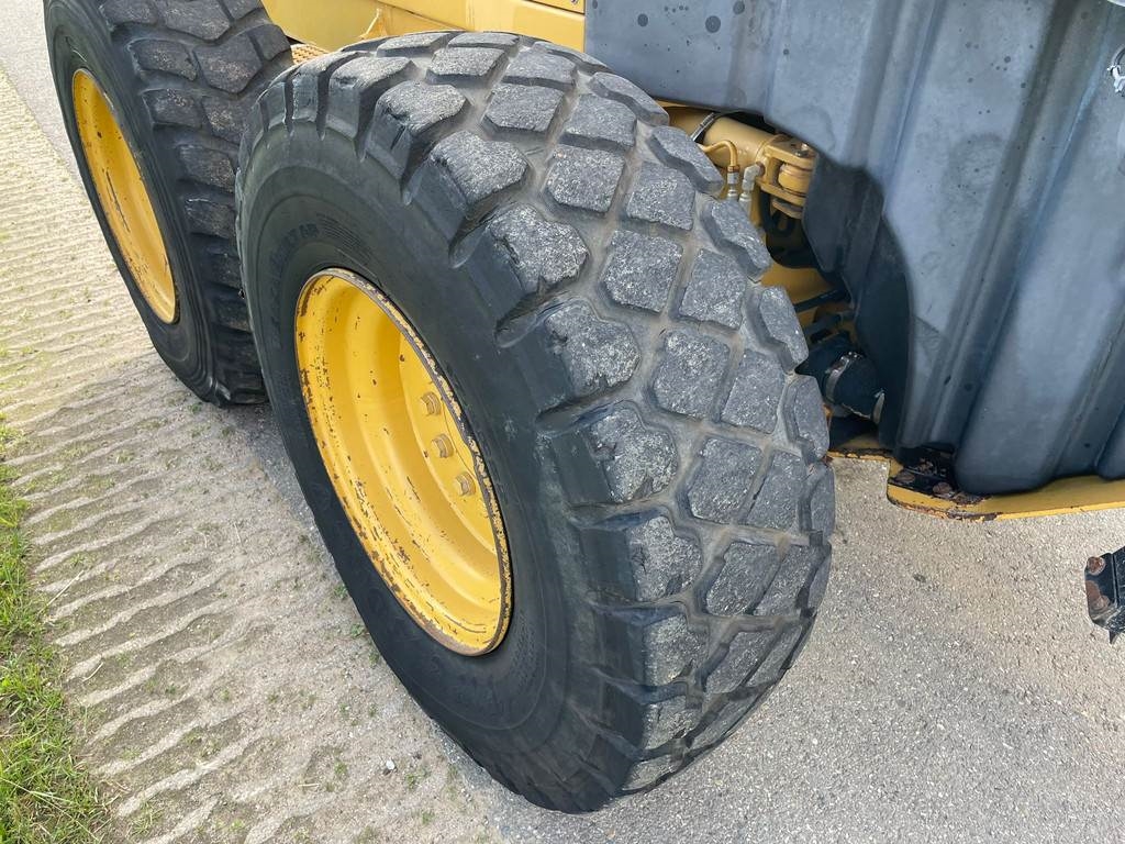 CAT 12M