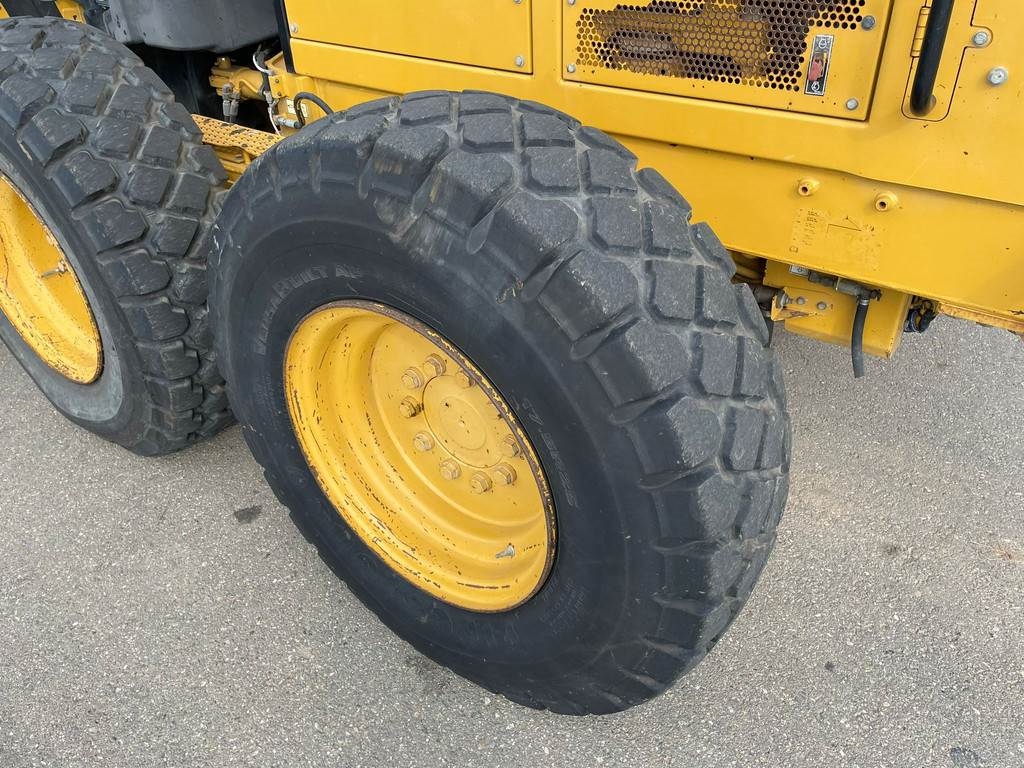 CAT 12M