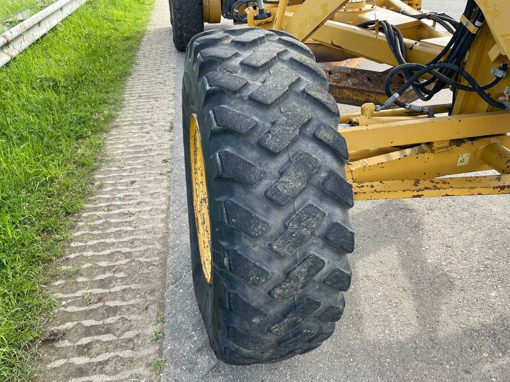CAT 12M