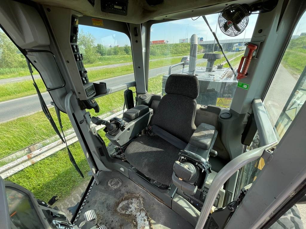 CAT 12M