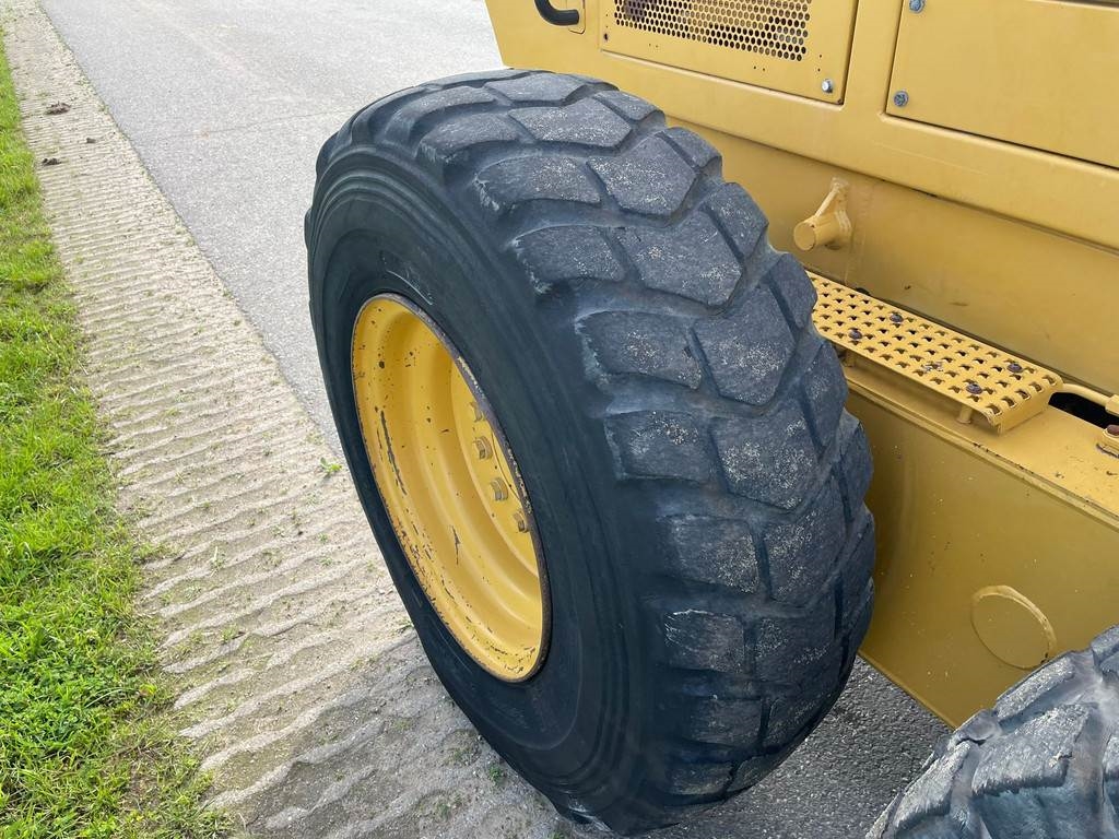 CAT 12M