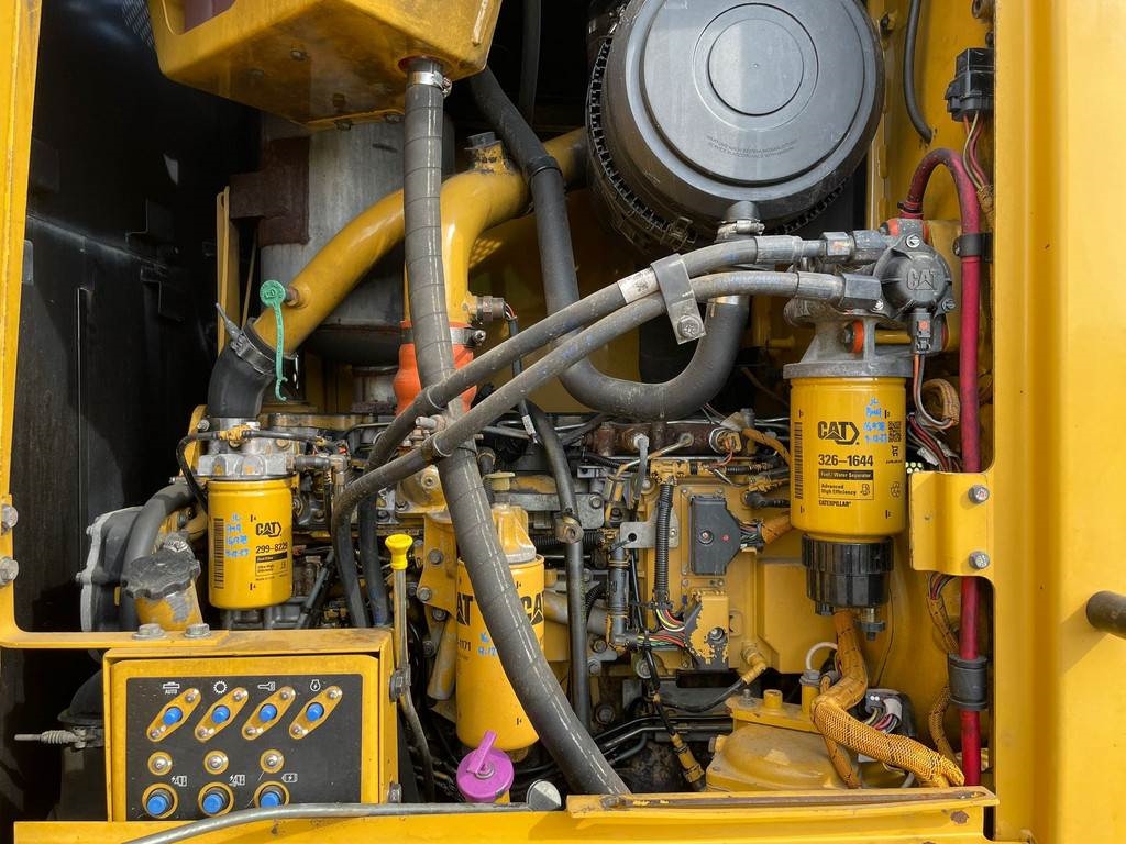 CAT 12M