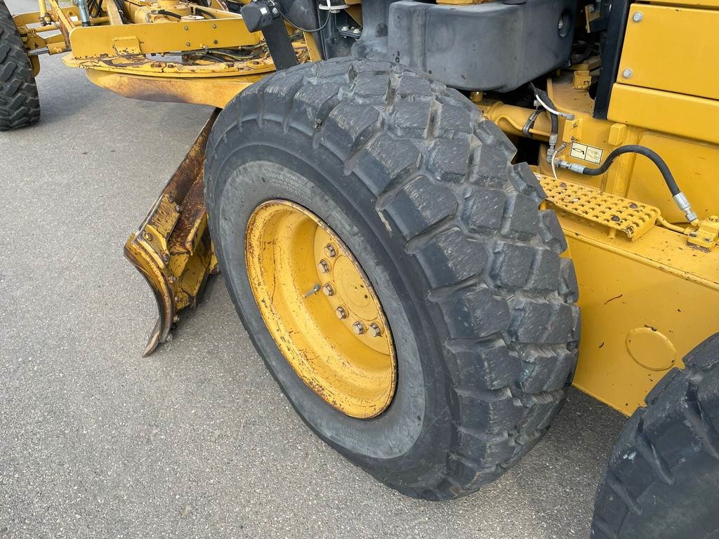 CAT 12M