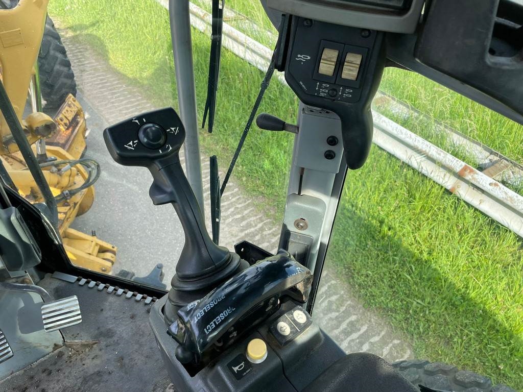 CAT 12M