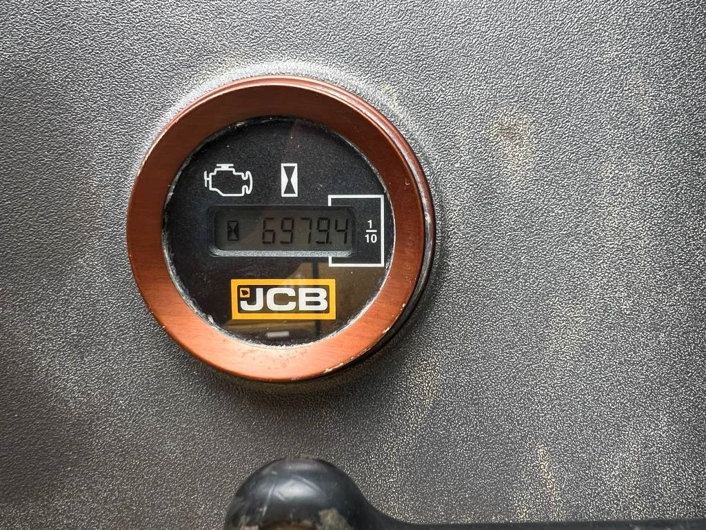 JCB 220X LC
