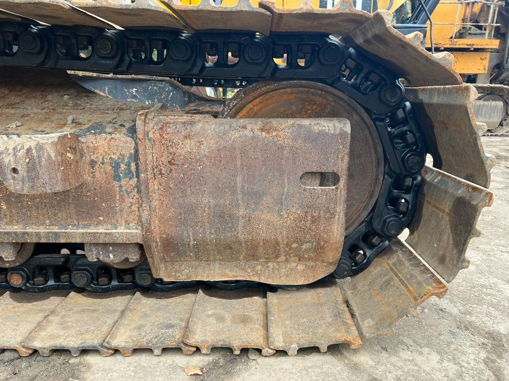 JCB 220X LC