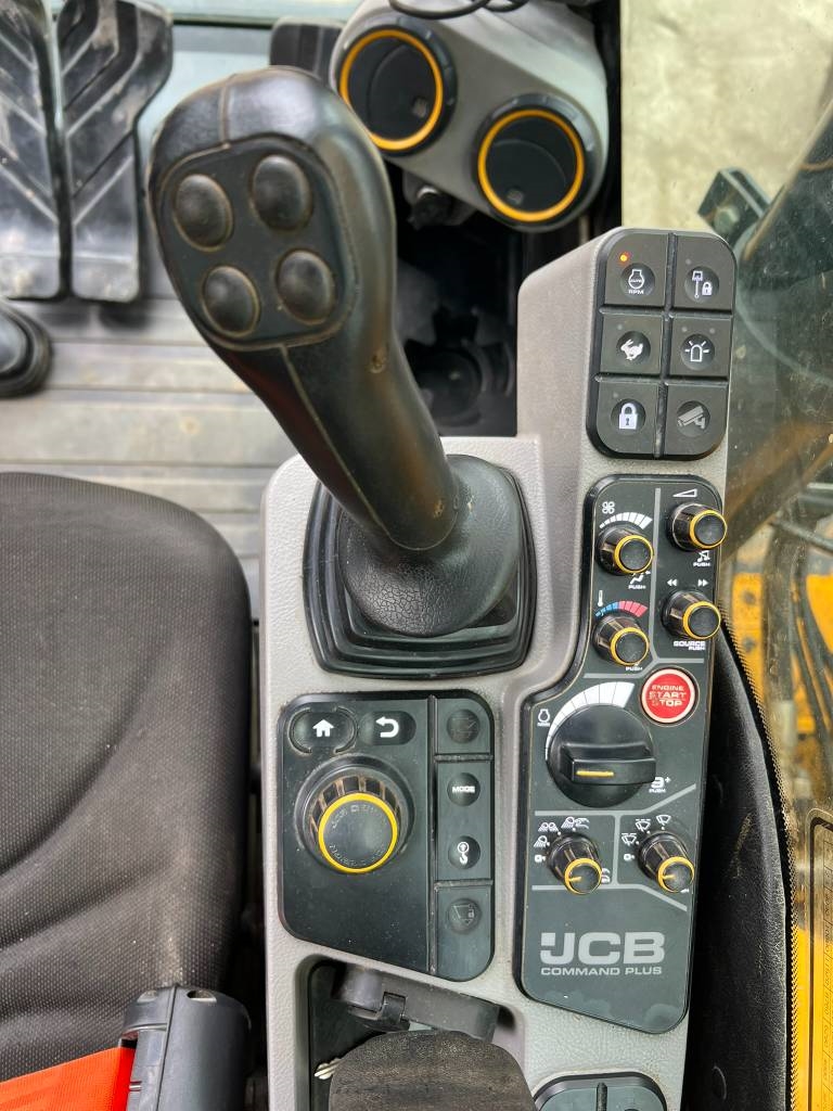 JCB 220X LC
