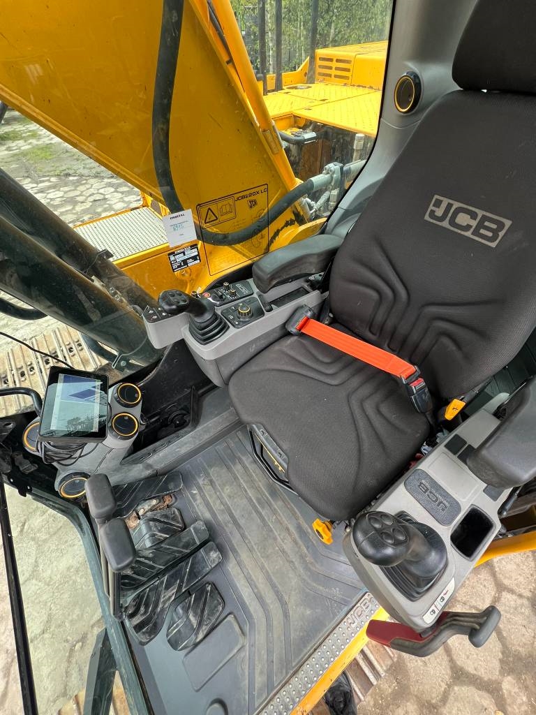 JCB 220X LC