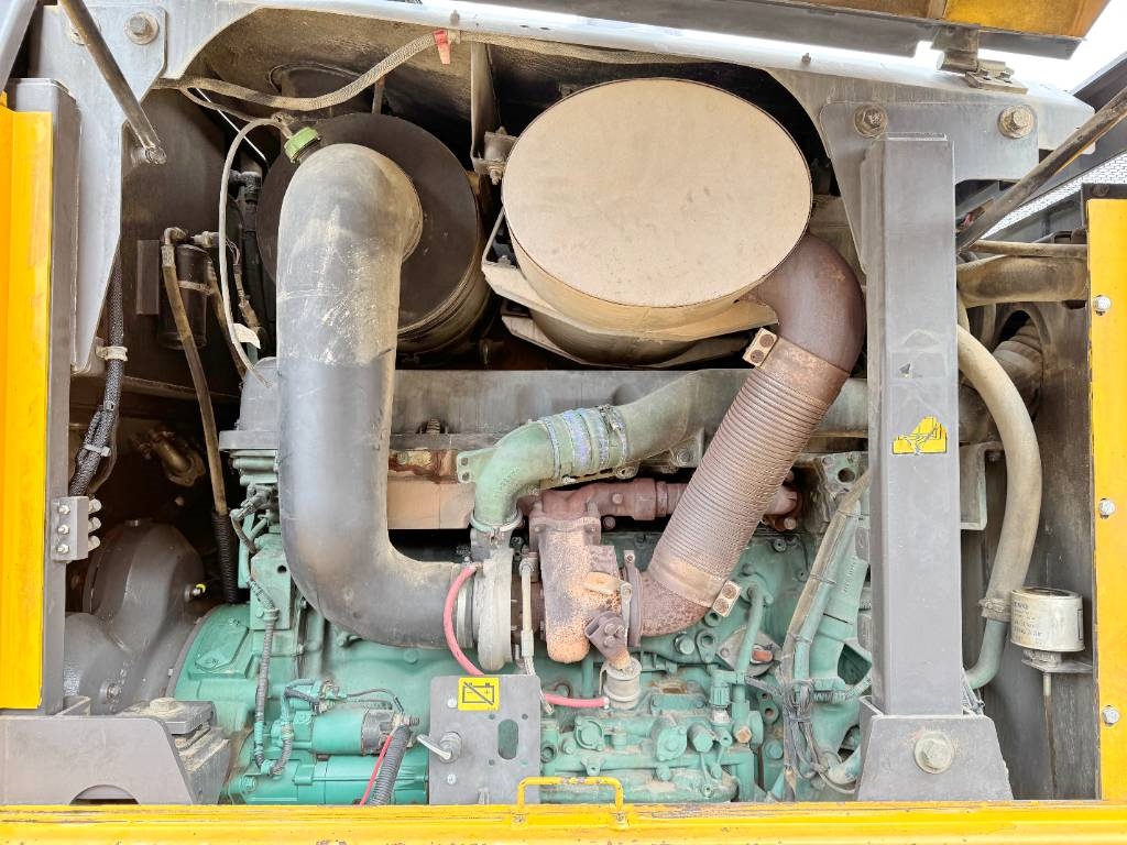 Volvo G970 - 5.5 Meter Blade / EPA Certified