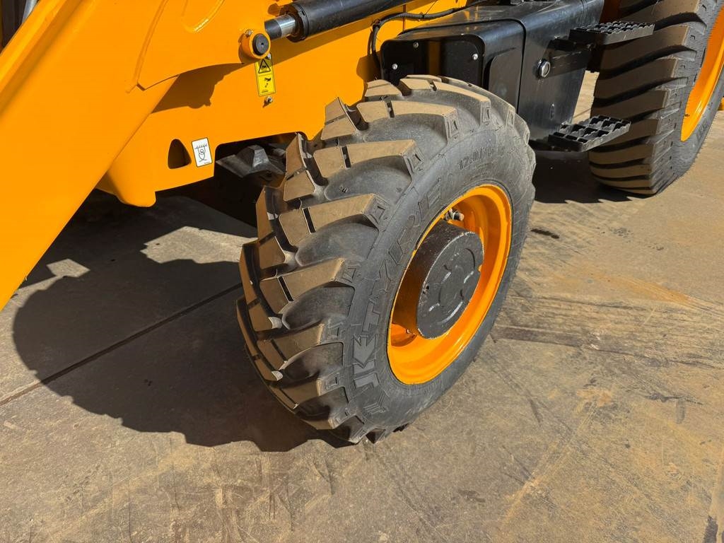 JCB 3DX 4x4 Xtra with extendable boom