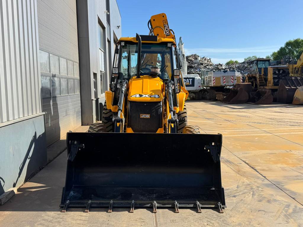 JCB 3DX 4x4 Xtra with extendable boom