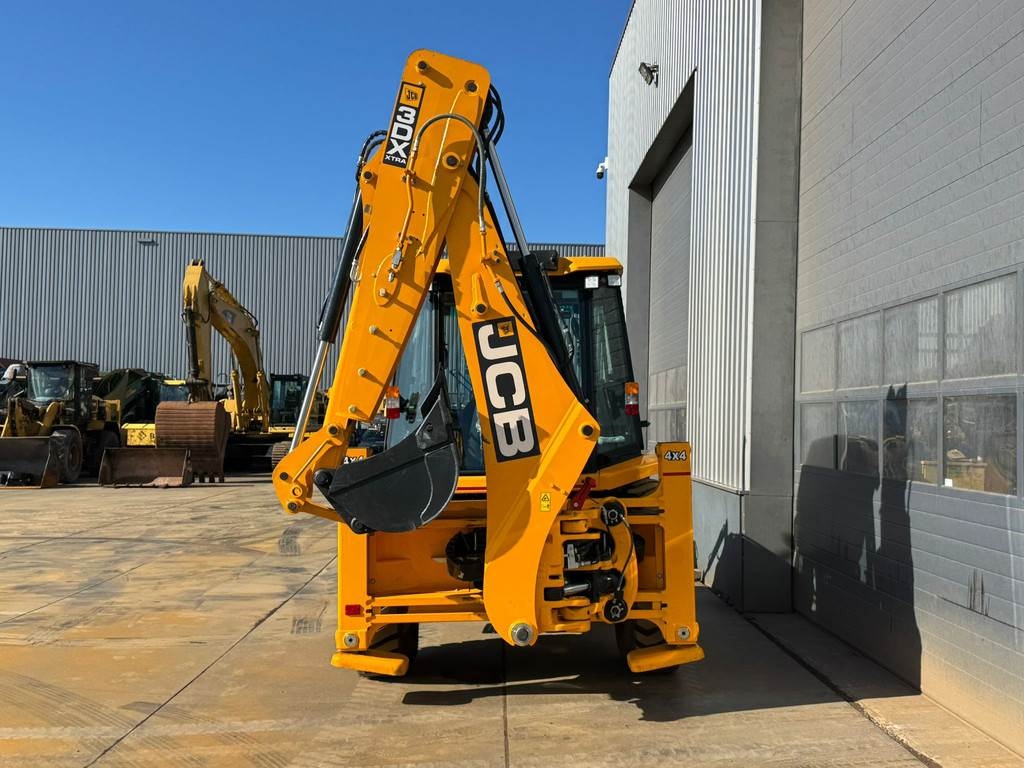 JCB 3DX 4x4 Xtra with extendable boom