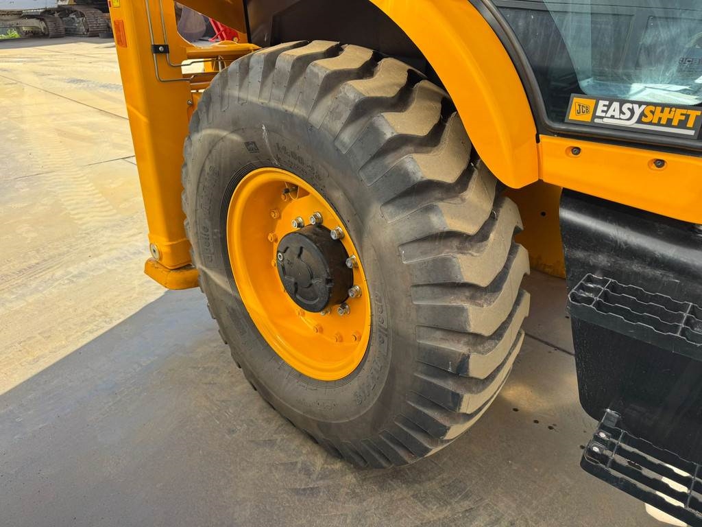 JCB 3DX 4x4 Xtra with extendable boom