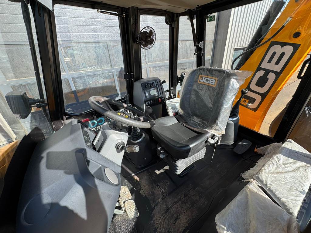JCB 3DX 4x4 Xtra with extendable boom