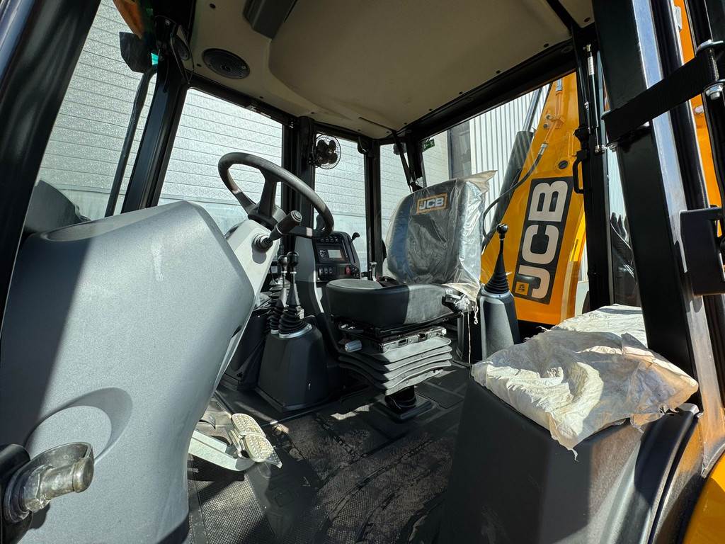 JCB 3DX 4x4 Xtra with extendable boom