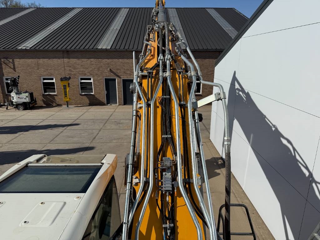 Liebherr R926NLC - Oilquick Tilting Bucket German Machine