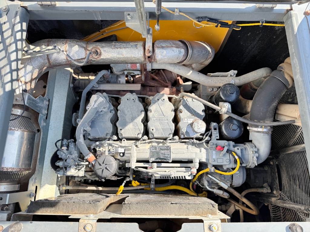 Liebherr R926NLC - Oilquick Tilting Bucket German Machine