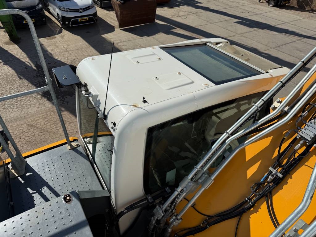 Liebherr R926NLC - Oilquick Tilting Bucket German Machine