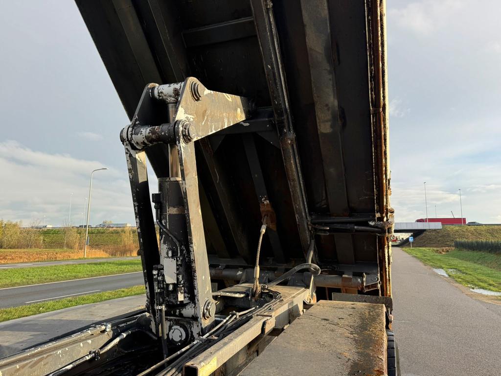 Renault Kerax 370 6x4 Kipper