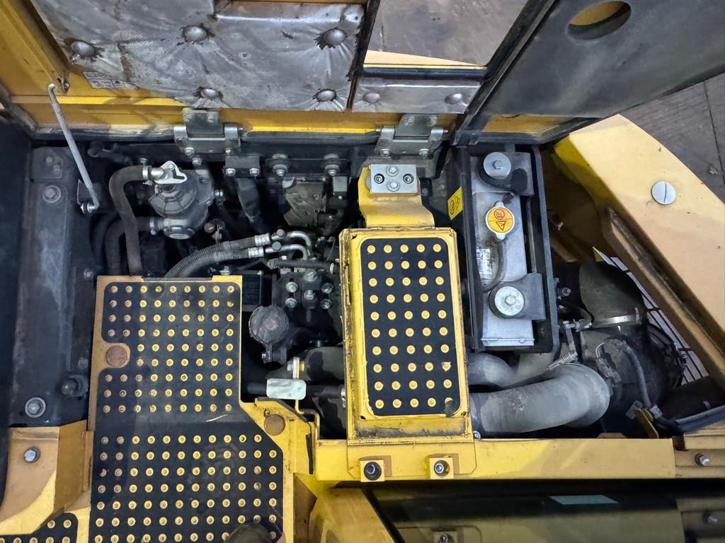 Komatsu PC138-11