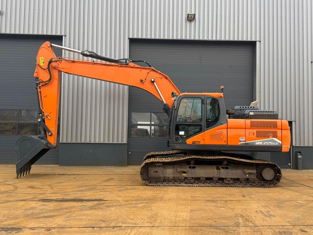 Doosan DX225LC-7