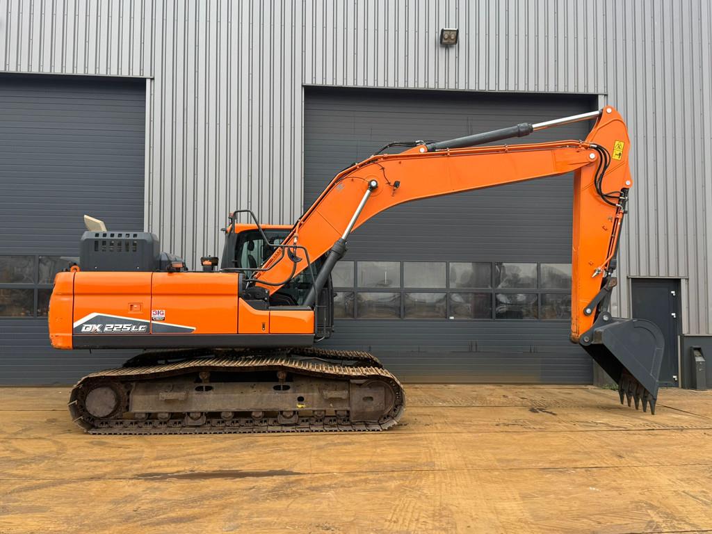 Doosan DX225LC-7