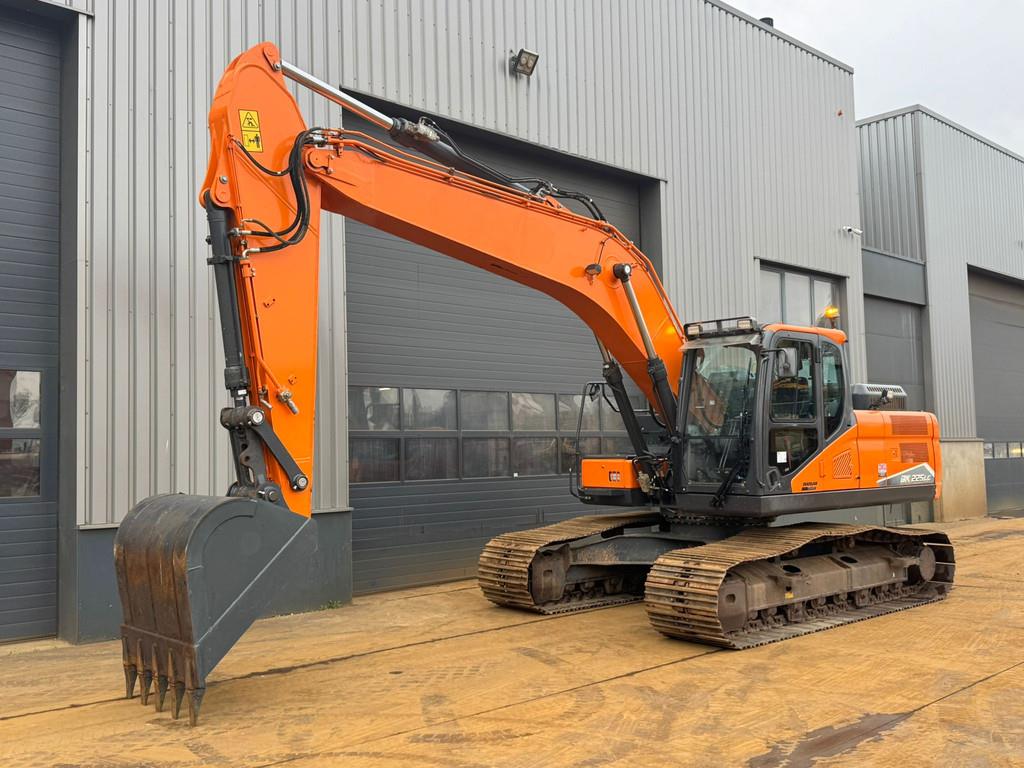 Doosan DX225LC-7