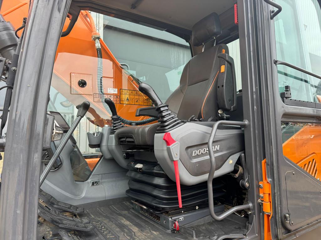 Doosan DX225LC-7