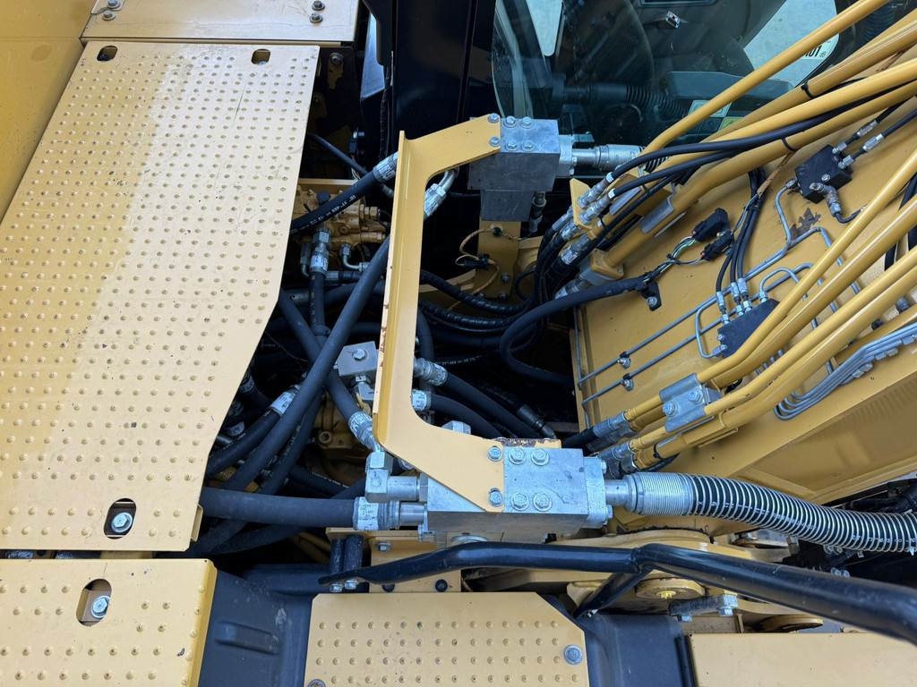 CAT 320GC