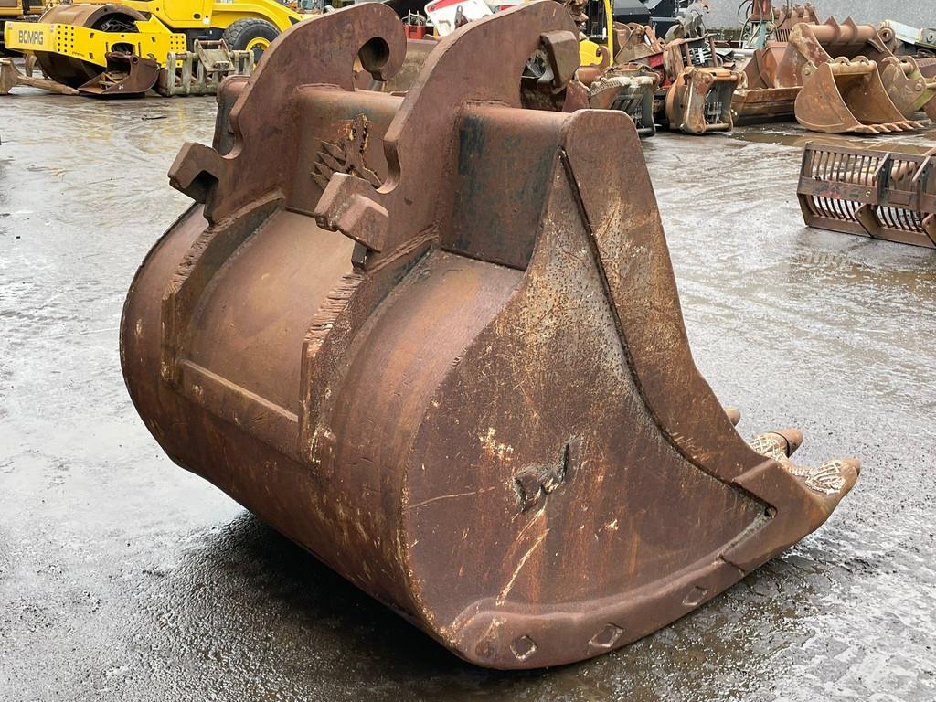 Verachtert Bucket with teeth