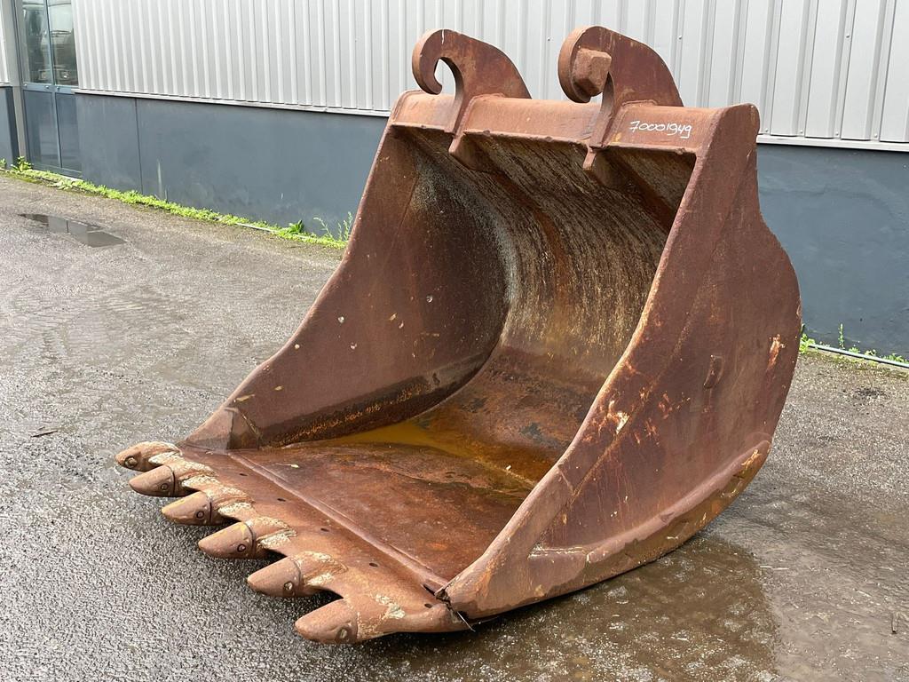 Verachtert Bucket with teeth