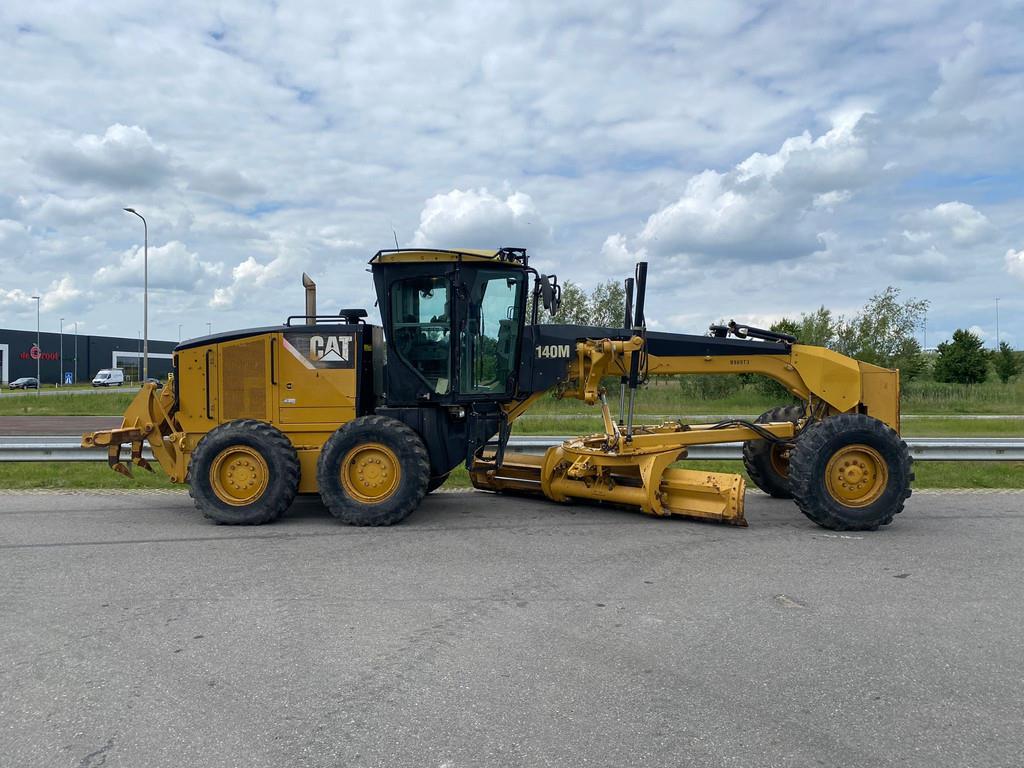 CAT 140M Ripper + Pushblock