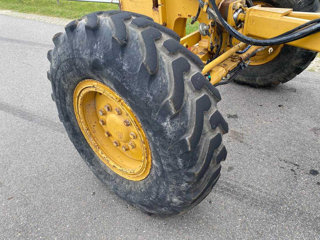 CAT 140M Ripper + Pushblock