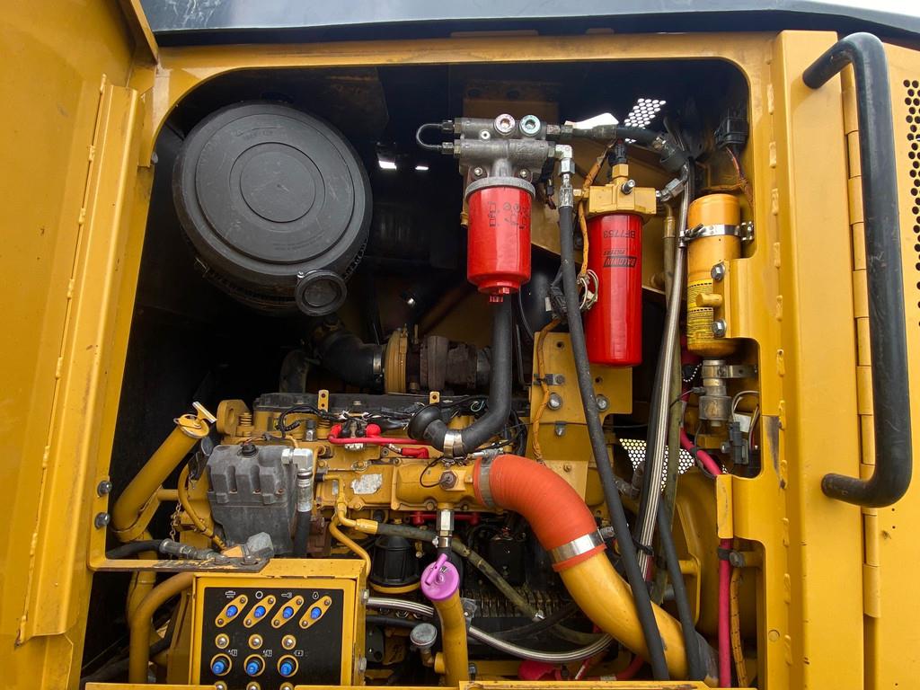 CAT 140M Ripper + Pushblock