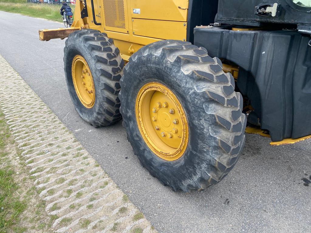 CAT 140M Ripper + Pushblock