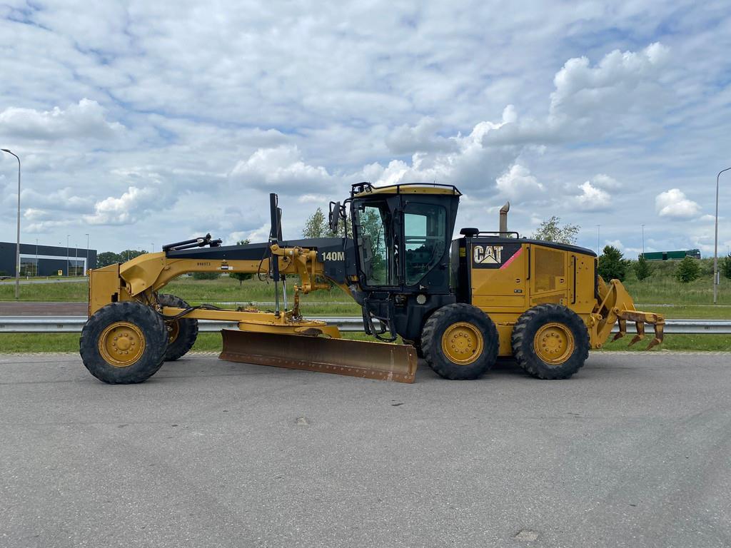 CAT 140M Ripper + Pushblock