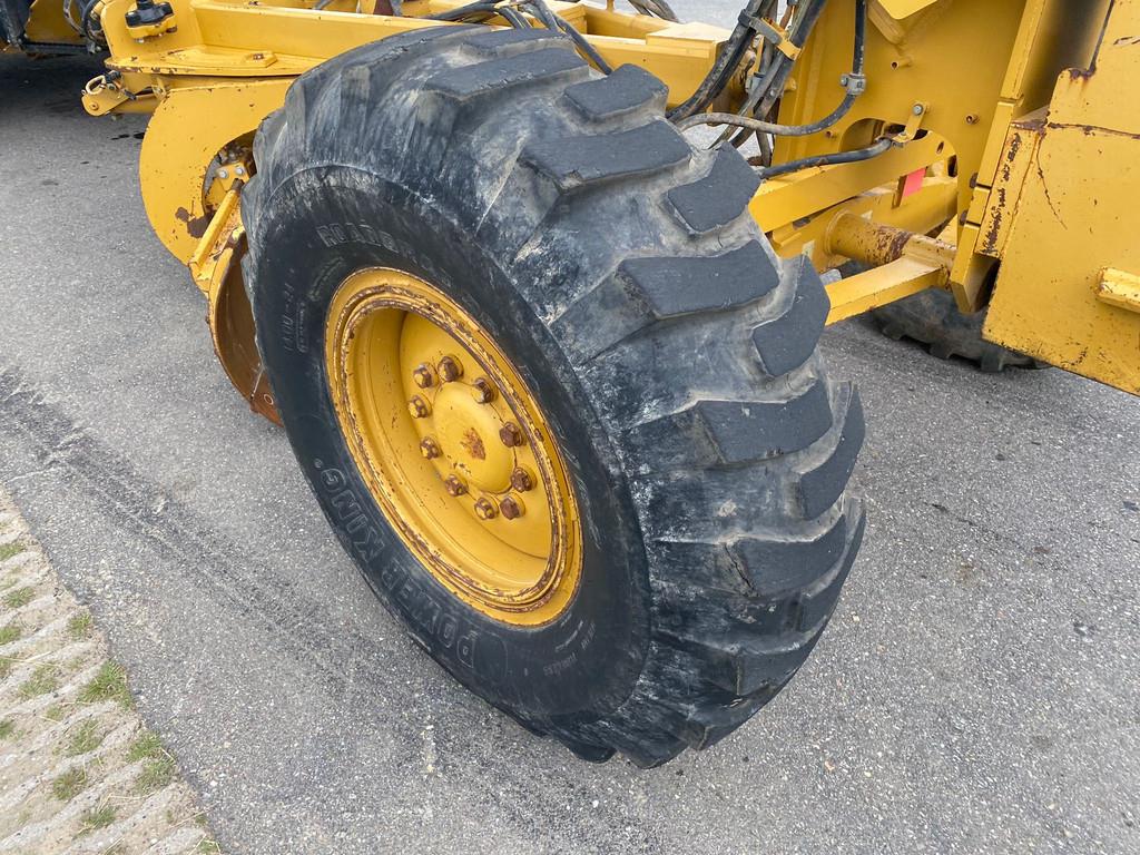 CAT 140M Ripper + Pushblock