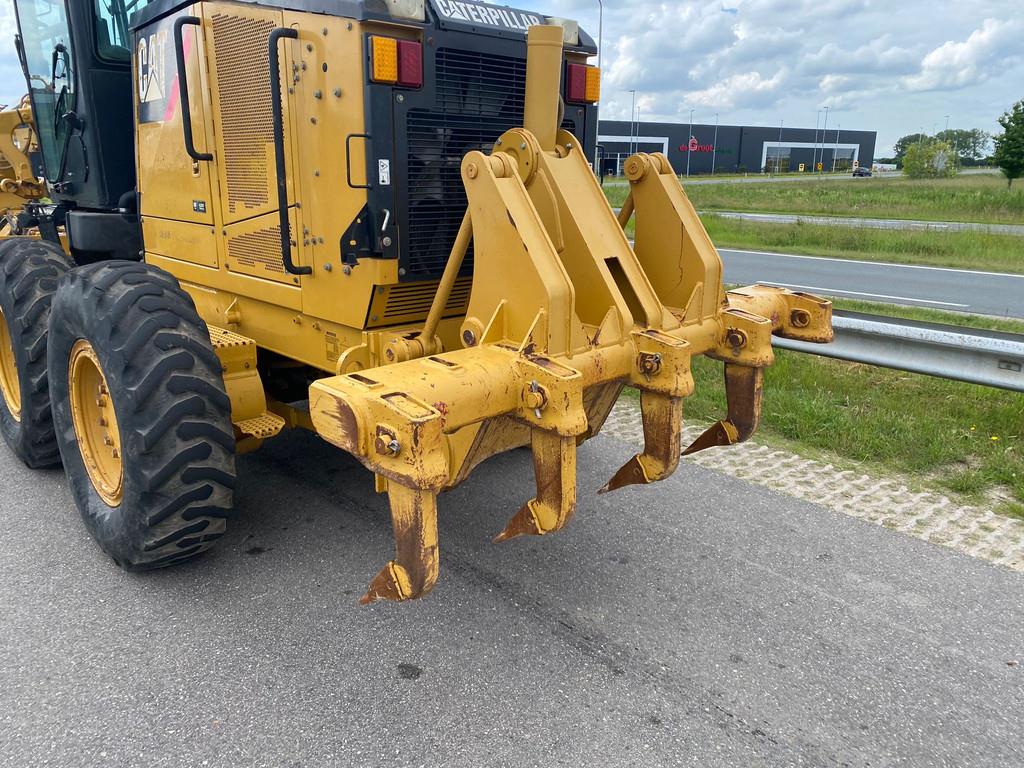 CAT 140M Ripper + Pushblock