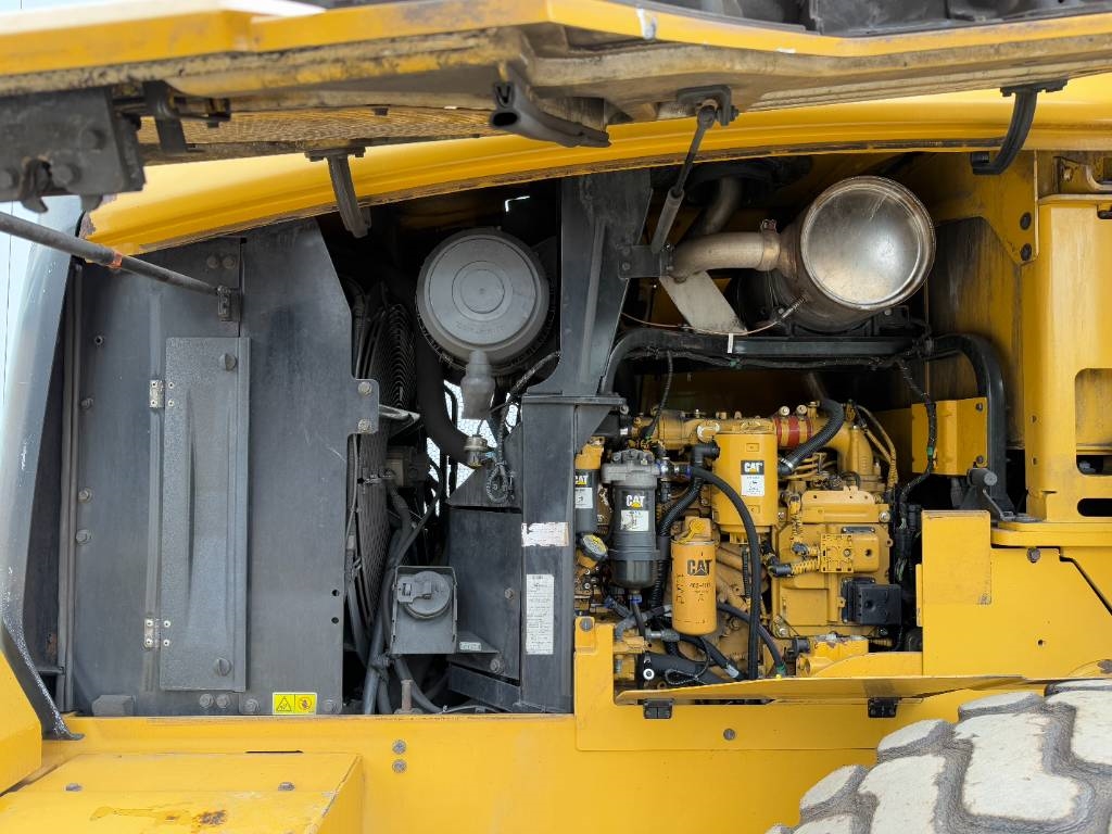 CAT 938K - German German / Backup Camera
