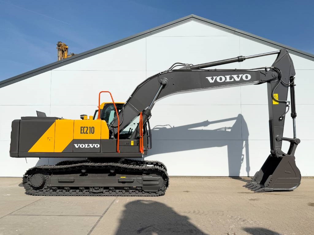 Volvo EC210 - Unused / New 2025 Model / Hammer Lines