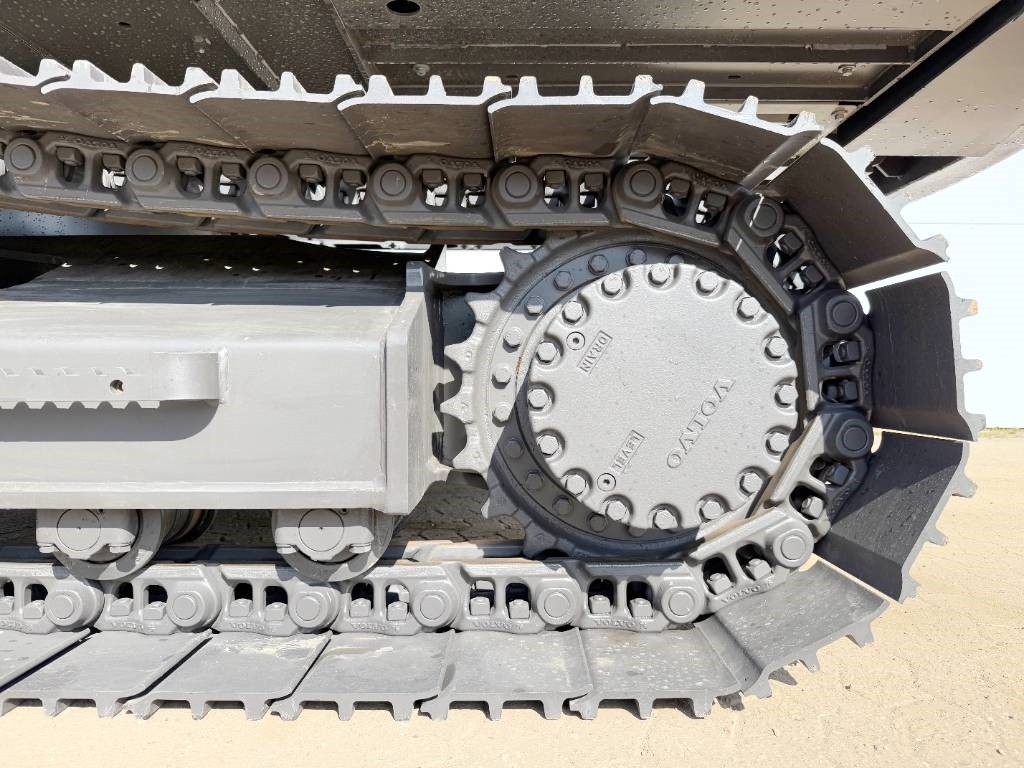 Volvo EC210 - Unused / New 2025 Model / Hammer Lines