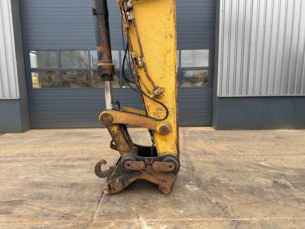 CAT 352F
