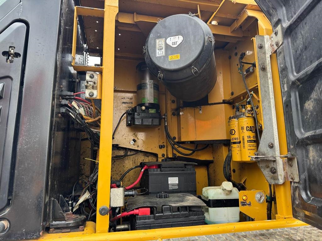 CAT 352F