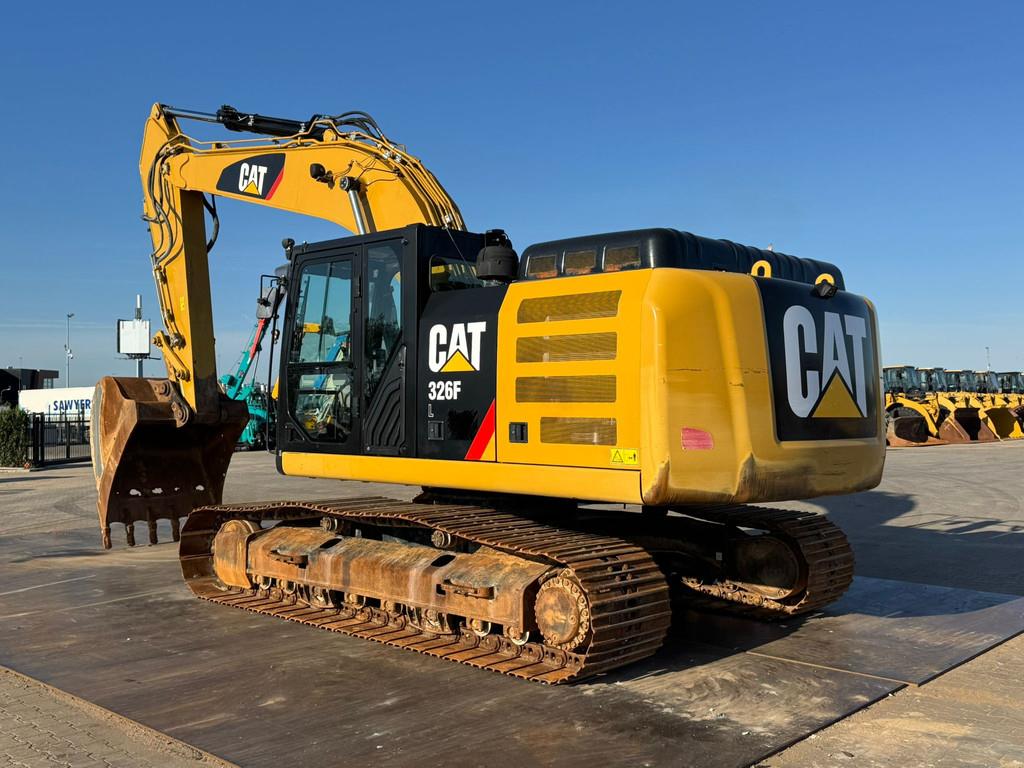 CAT 326FL