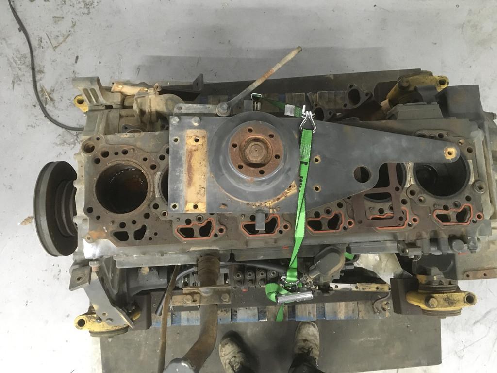 Komatsu S6D125E-2 USED