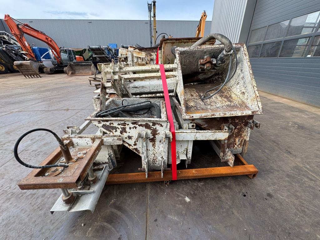 Gomaco GT3400 Concrete Slipform Paver